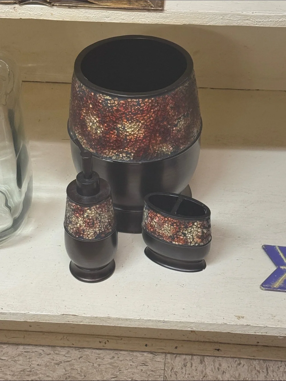 Bathroom Accessory Set in Multicolor Mosaic Accent